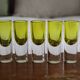Lot de 5 verres à liqueur en verre vert