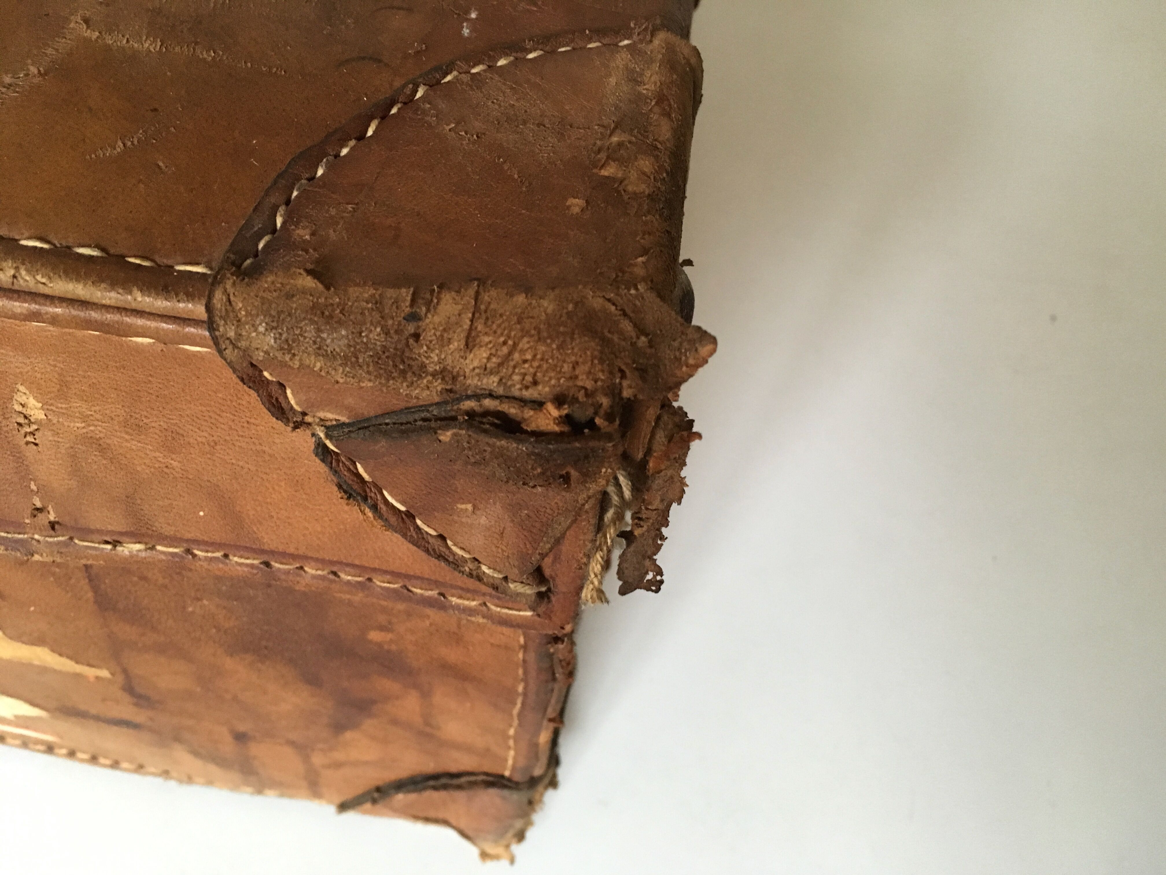 suitcase of leather with labels of palaces