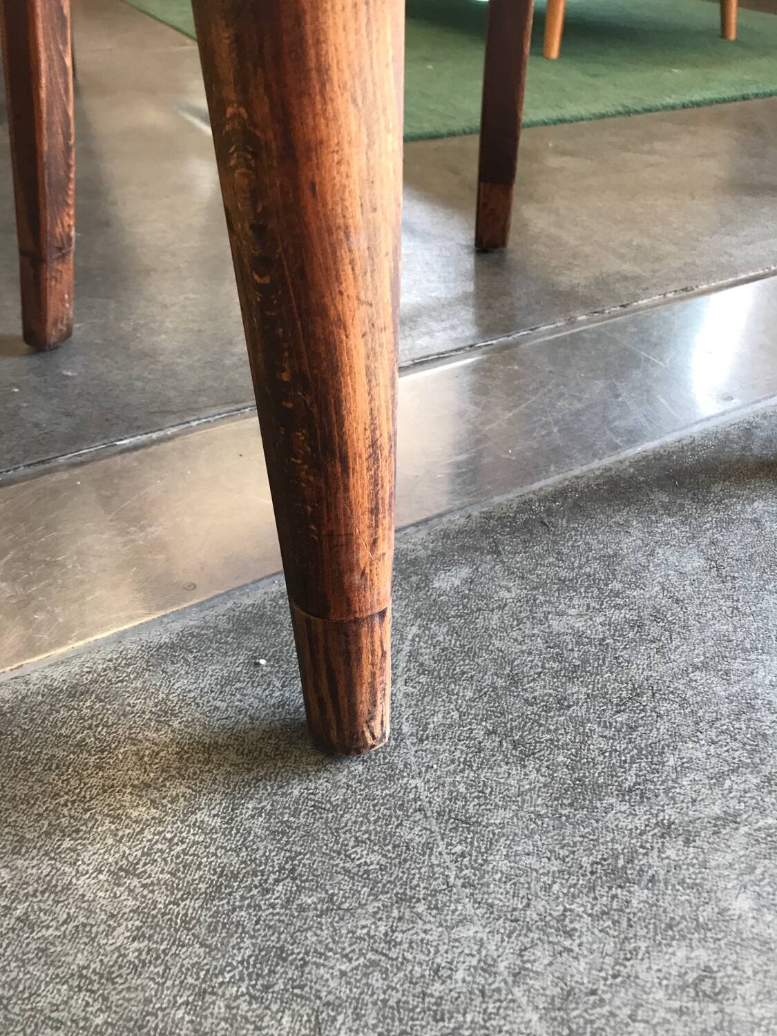 Thonet chair with armrests in perfect condition.