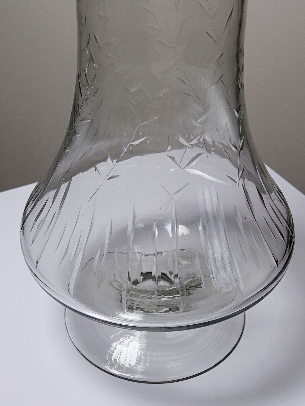 Very large engraved blown glass vase vintage 2000s antique style.
