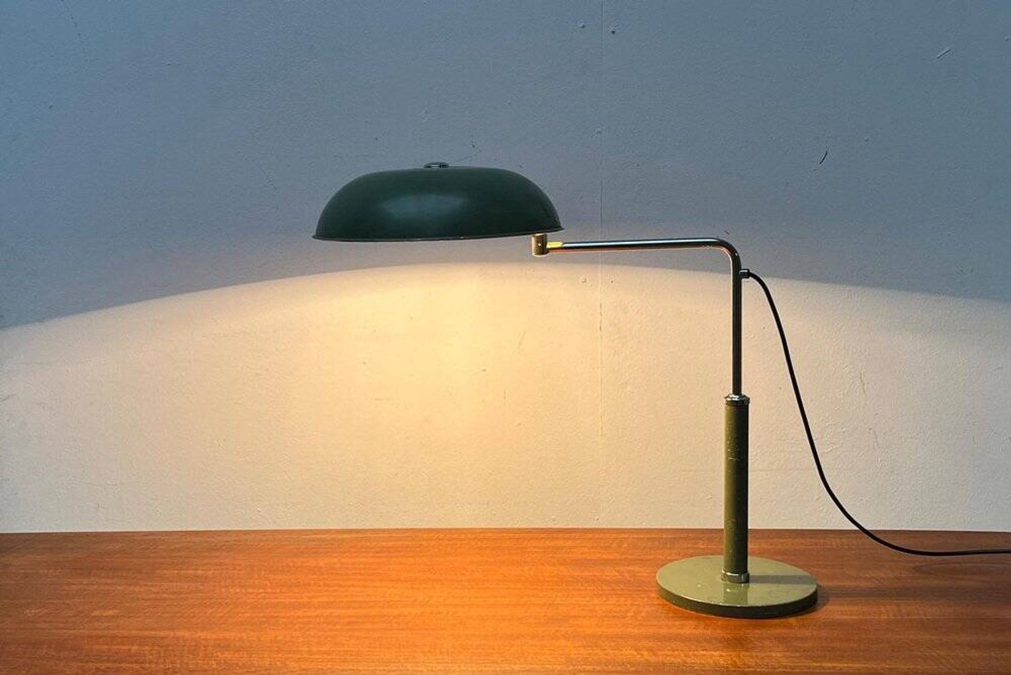 Art Deco swivel table lamp model Swiss Quick 1500 by Alfred Müller for Amba, 1930s.