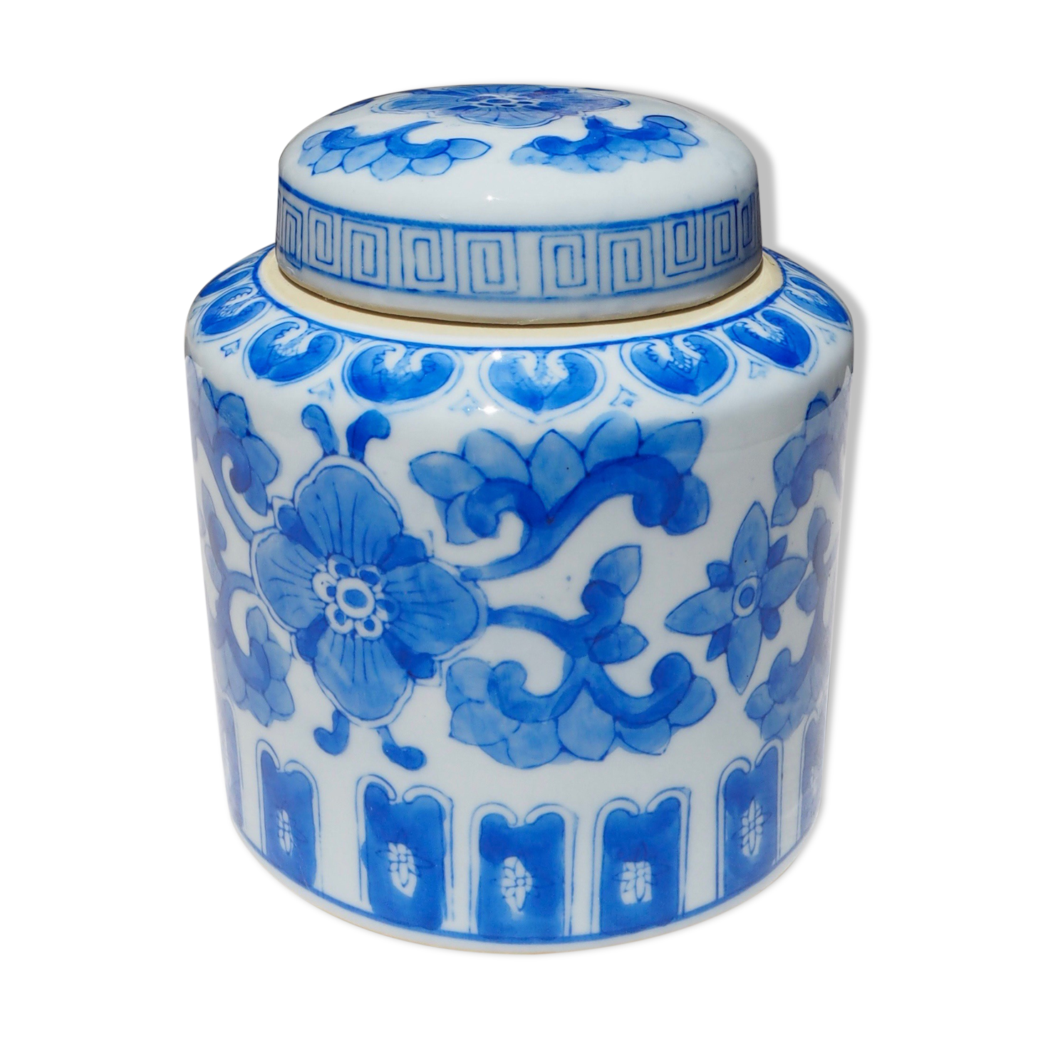 Ginger jar with Chinese patterns