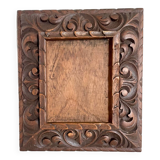 Cadre ancien sculpté à la main en bois de cèdre 21,5 cm x 19 cm