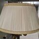 Lucien Gau Lampadaire Empire vert laqué à trois lumières