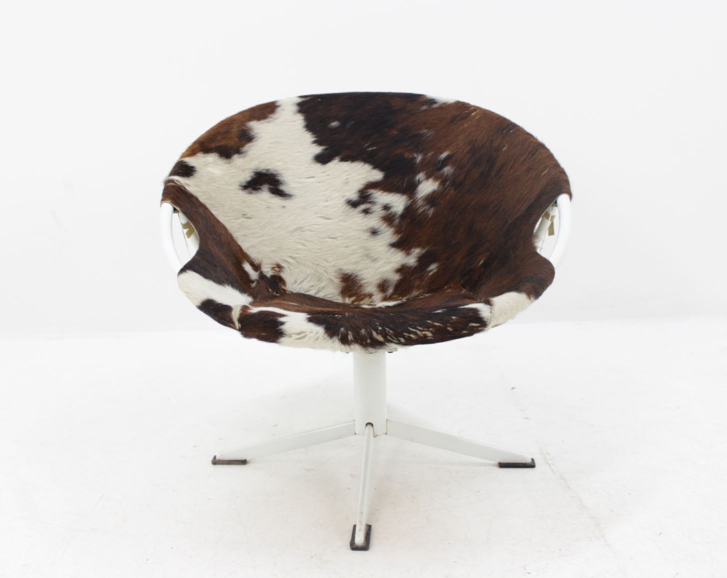 Chaise circle en cuir de vachette de Lusch Erzeugnis 1960s