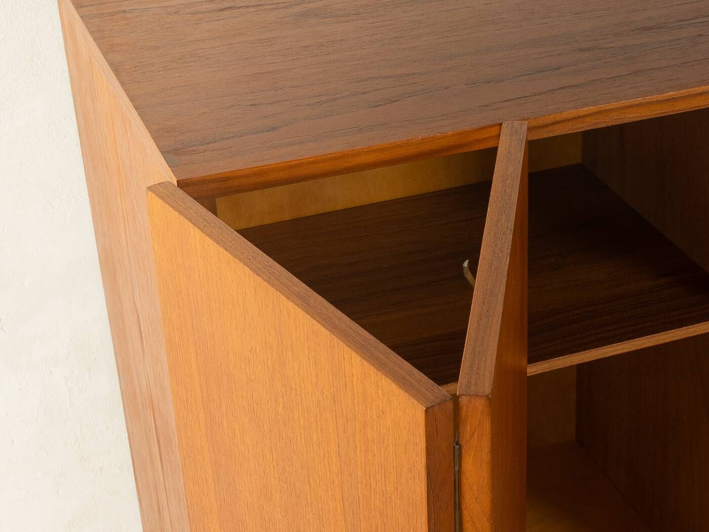 Meuble bar de style mid-century