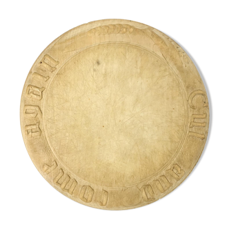 Cutting board the round bread