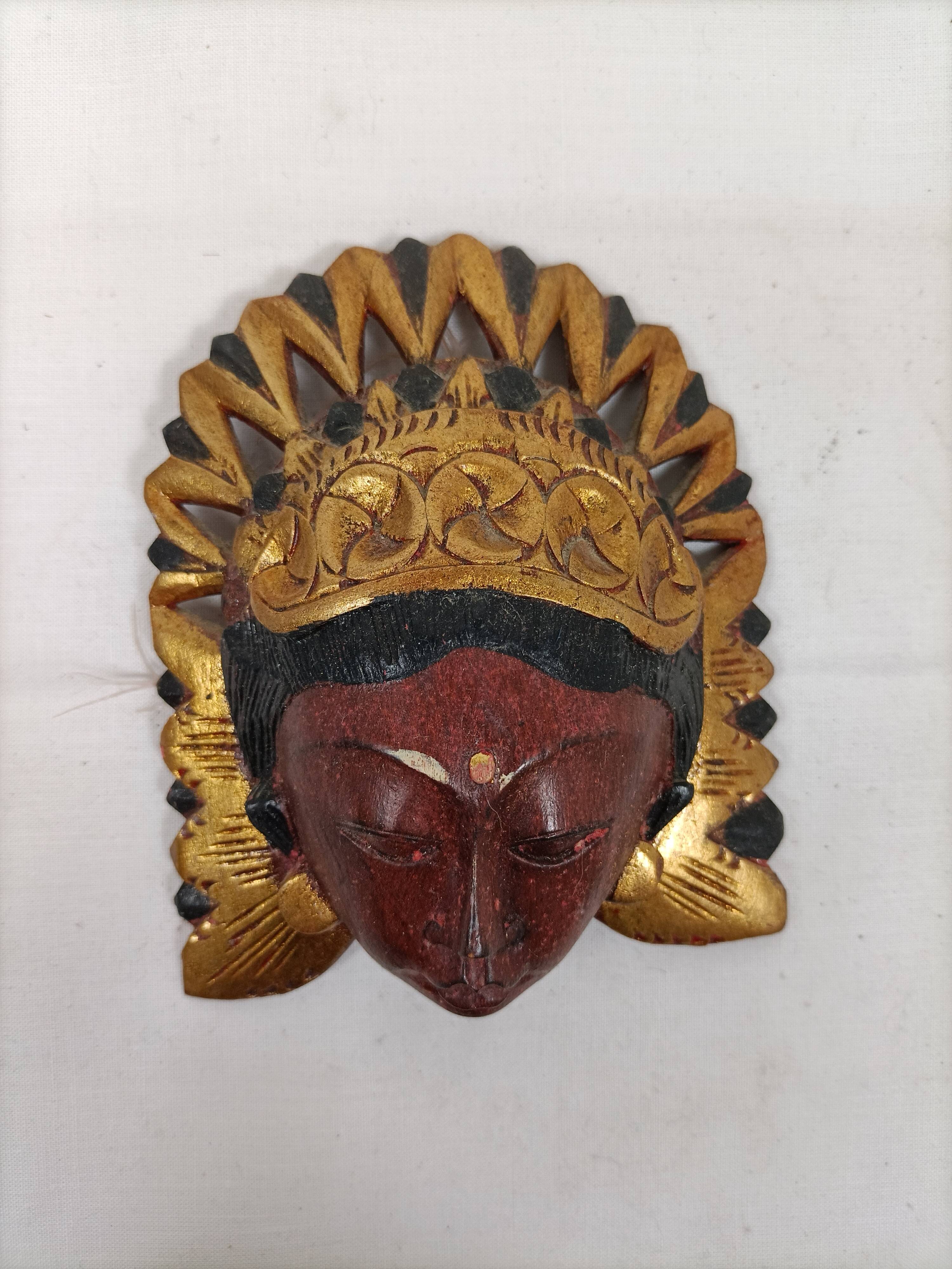 Traditional women's mask - Wood and gold paint