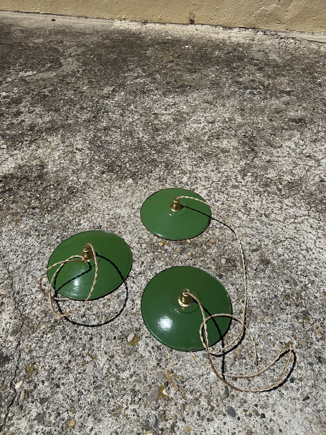 Trio of vintage suspension in green and white enamelled sheet metal indus old farm