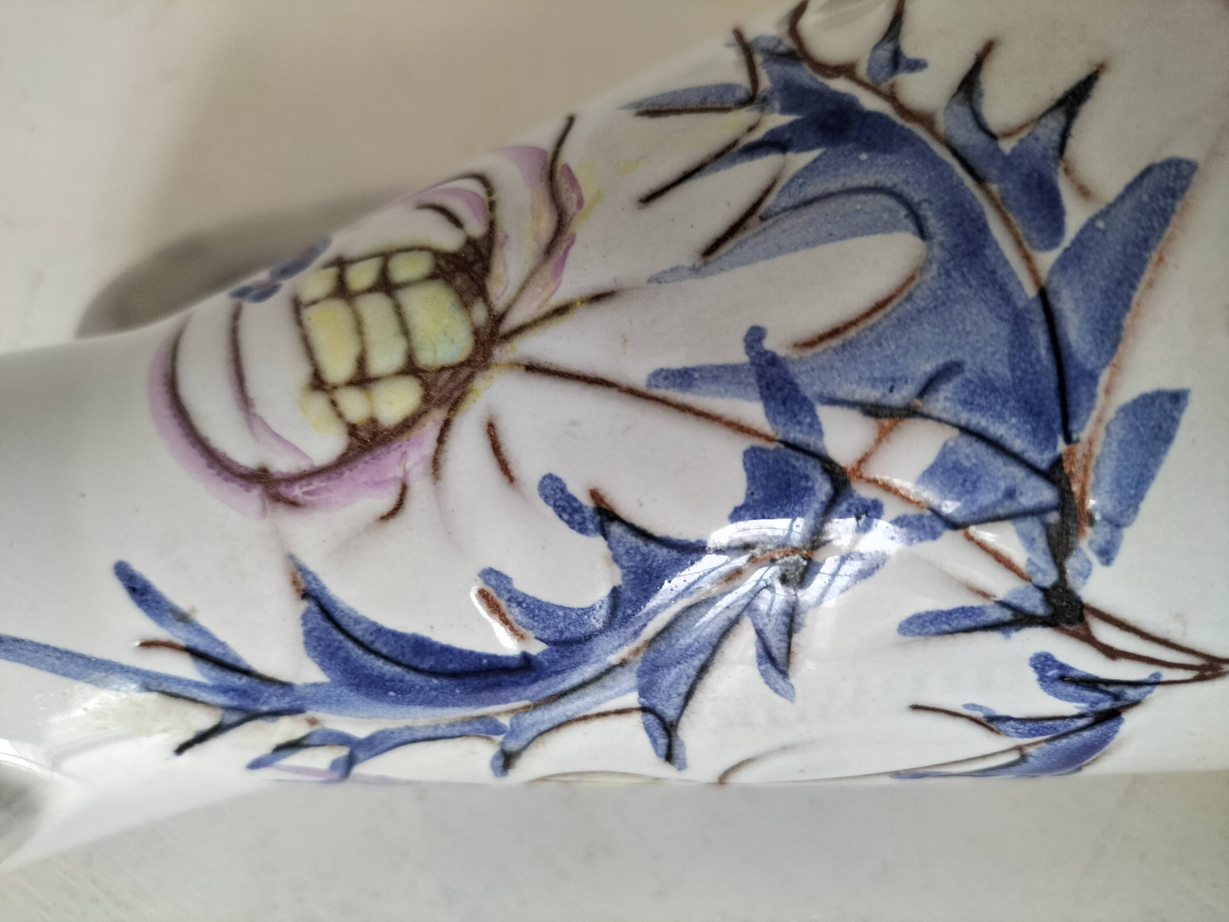 Petit pichet artisanal fleuri – charme champêtre