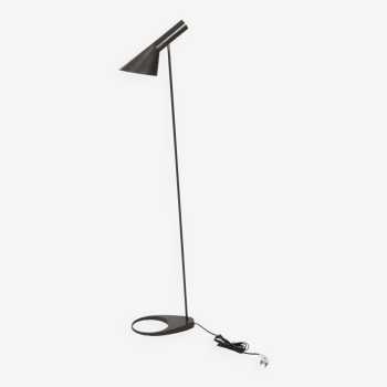 Arne Jacobsen floor lamp model produced by Louis Poulsen in the 70s (bronze color)