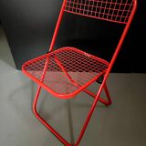 Chaise pliante en métal rouge