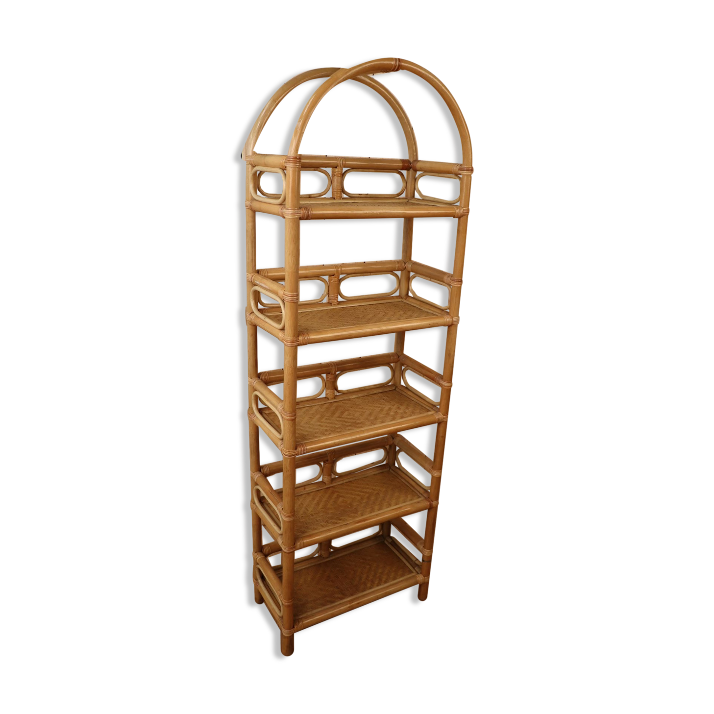 Rattan-footed landscaper