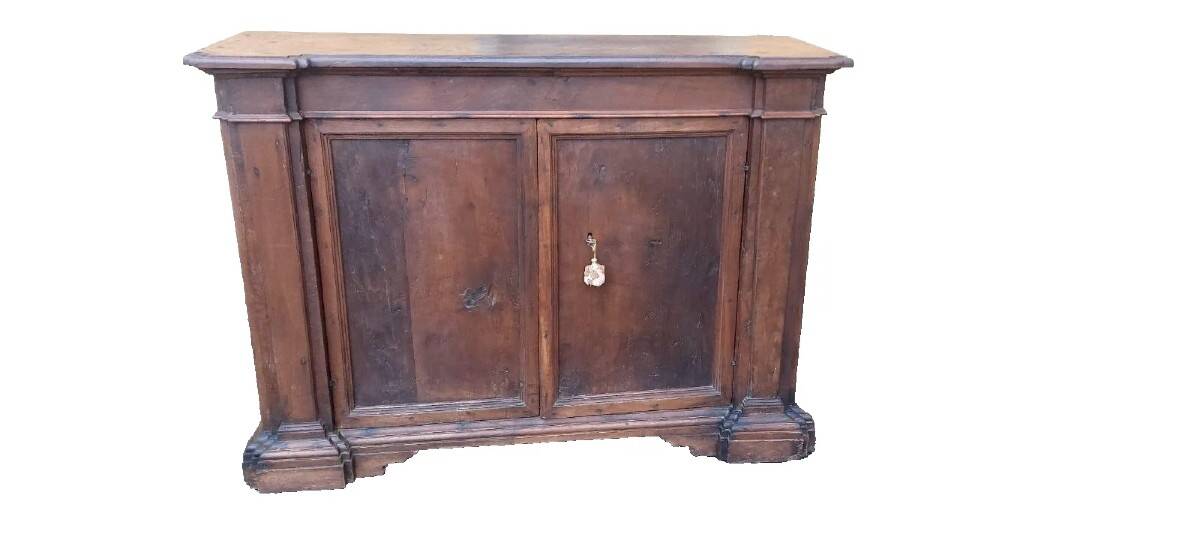 17th-century Tuscan walnut antique buffet