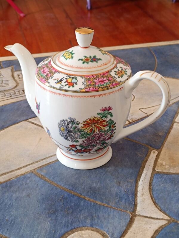 Théière en porcelaine de Chine vintage