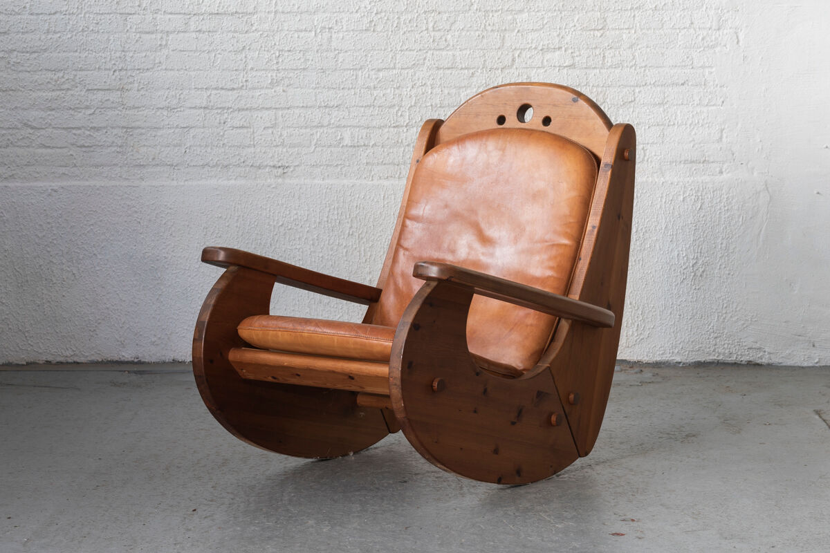Brutalist rocking chair in pine wood and cognac leather, 1970’s