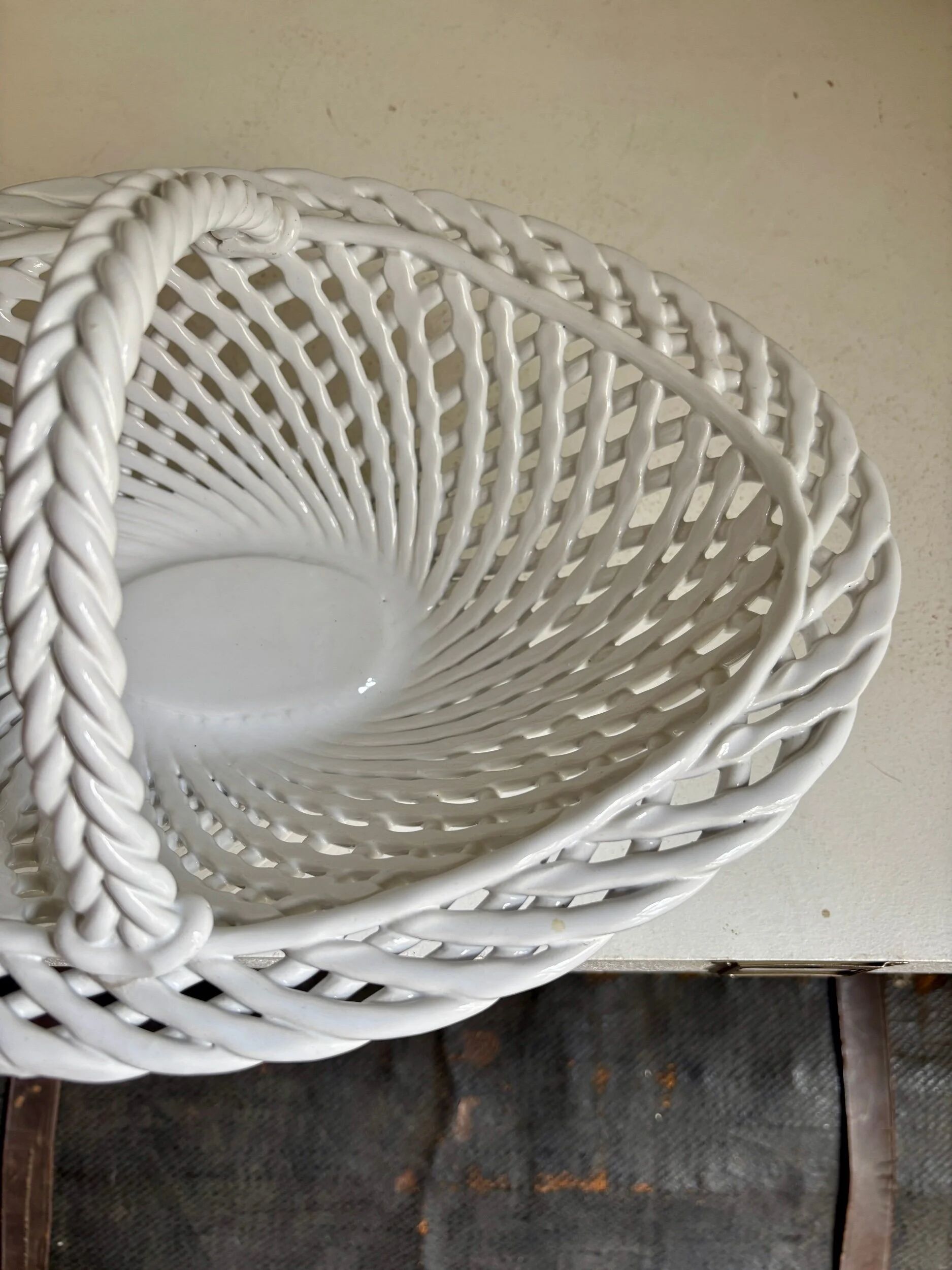 Oval basket in white glazed earthenware