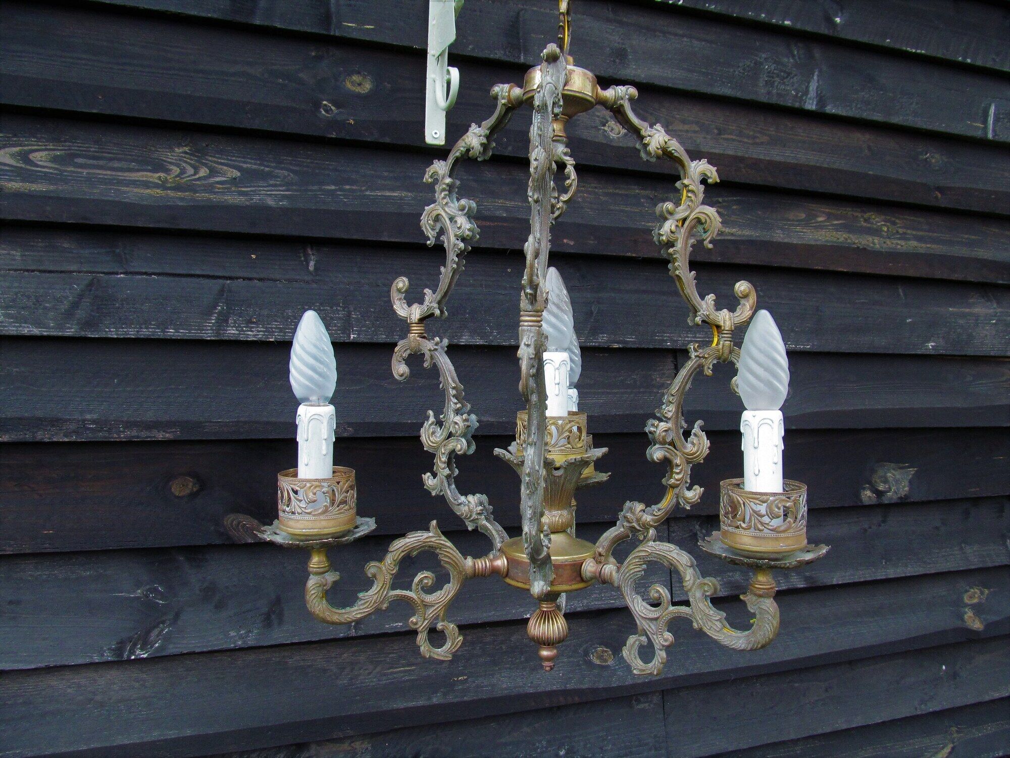 Italian Vintage patinated bronze chandelier with 4 lights with a beautiful wow patina