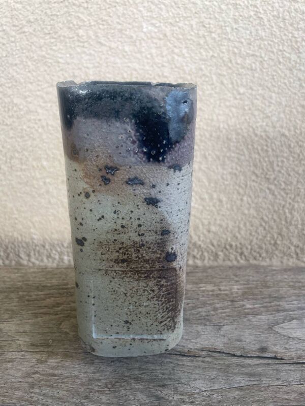 Céramiste d'atelier européen. Vase unique à glaçure