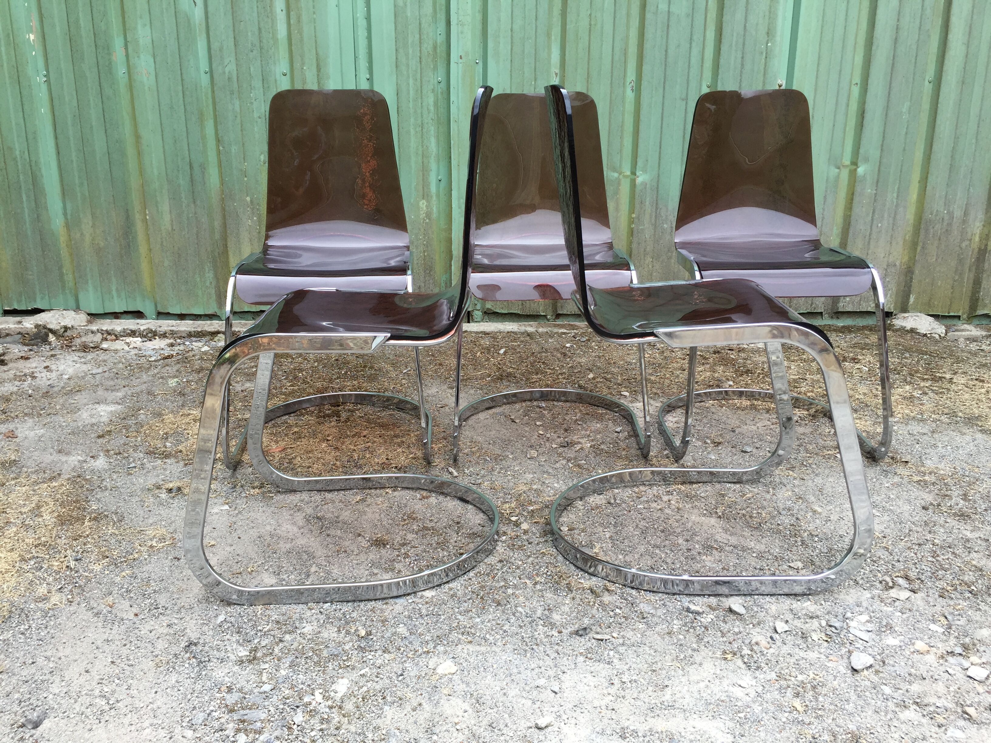 Chairs in plexiglas with chrome metal base