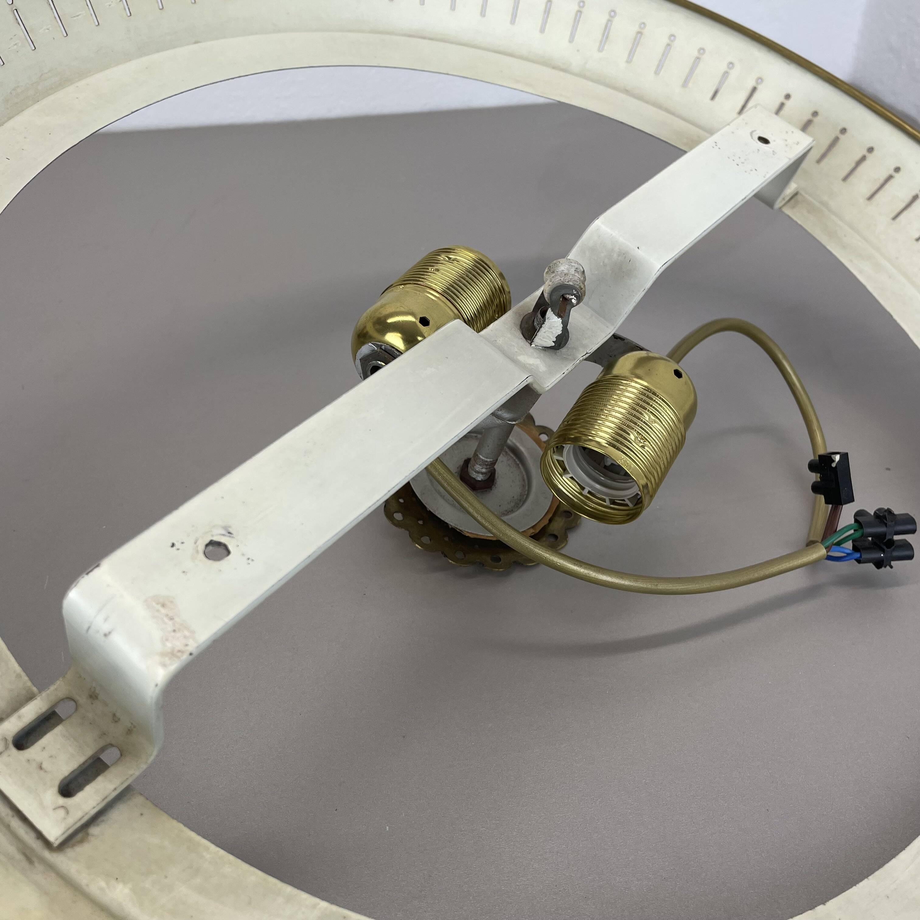 Plafonnier mural en métal opale moderniste, Italie années 1950