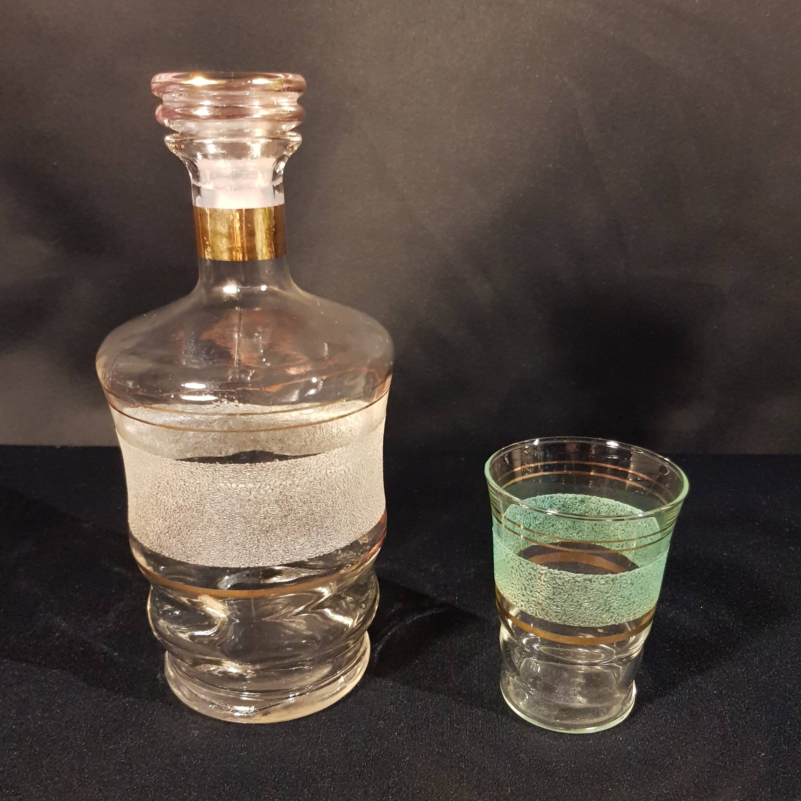 Carafe and glass in granite glass and gold edging