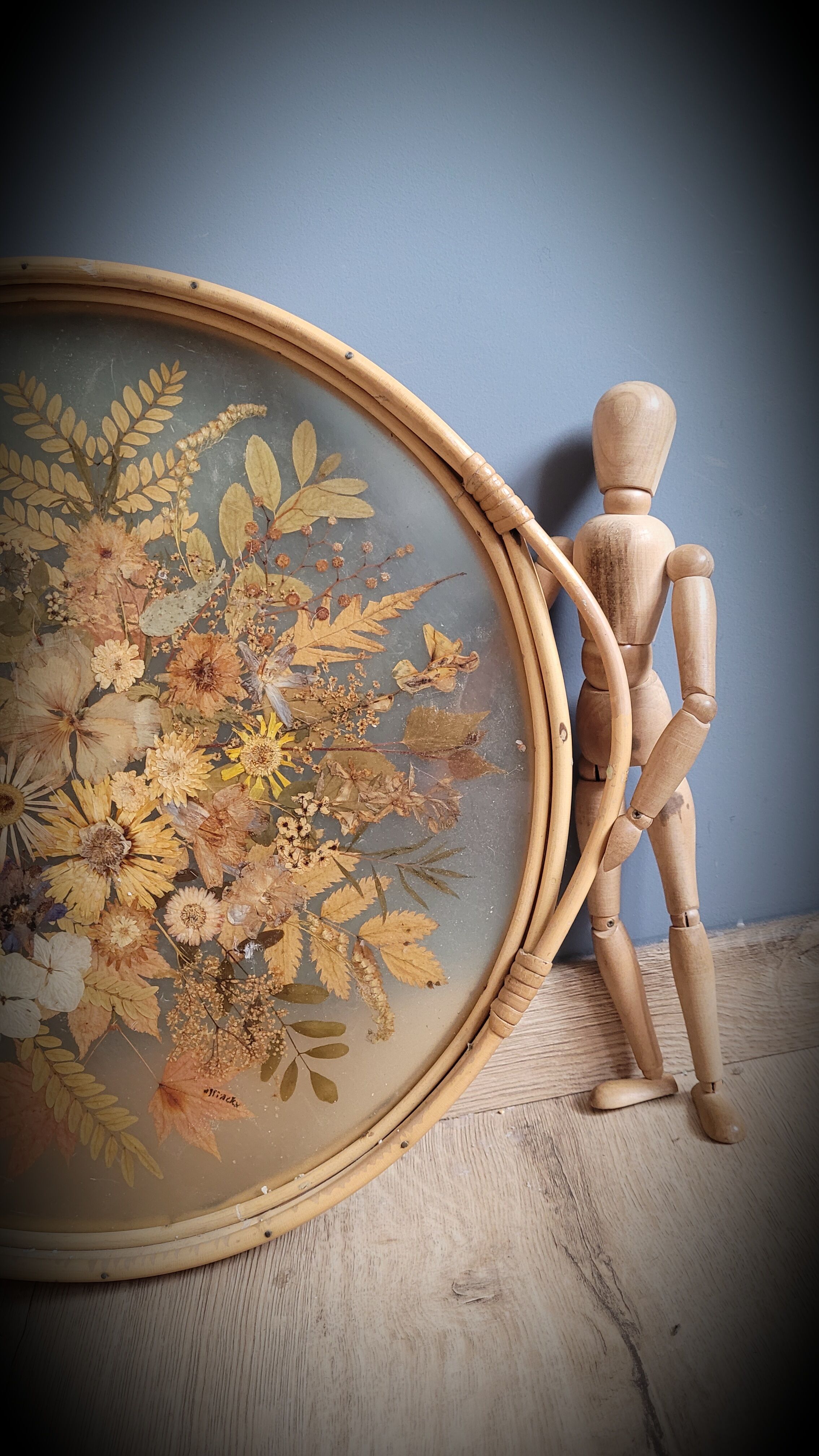 Rattan tray dried flowers
