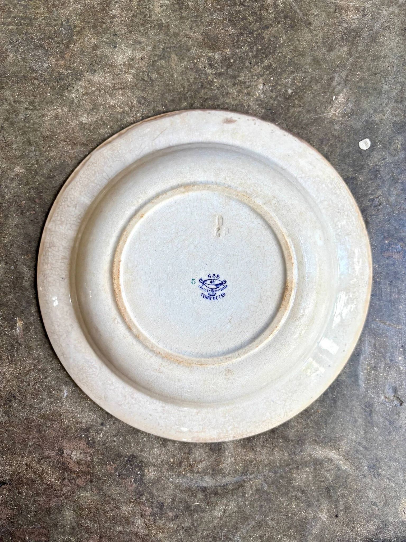 Plat rond et creux Creil & Montereau en terre de fer