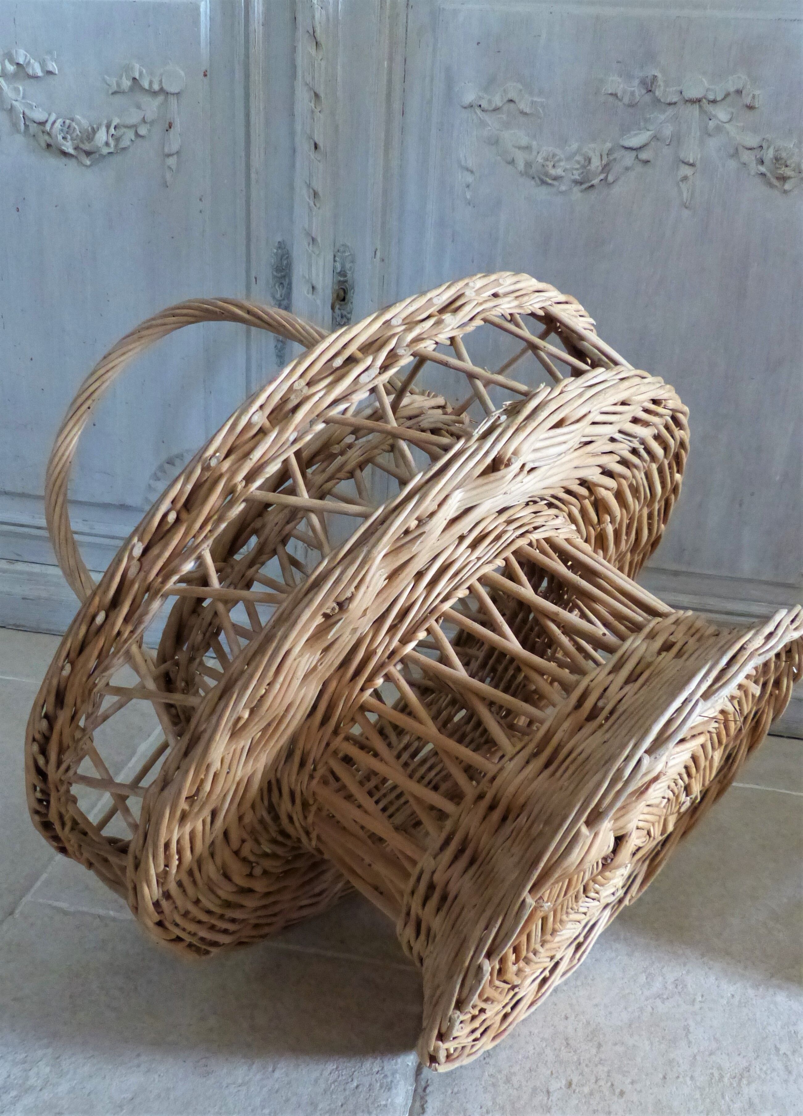 Vintage bottle-carrier basket