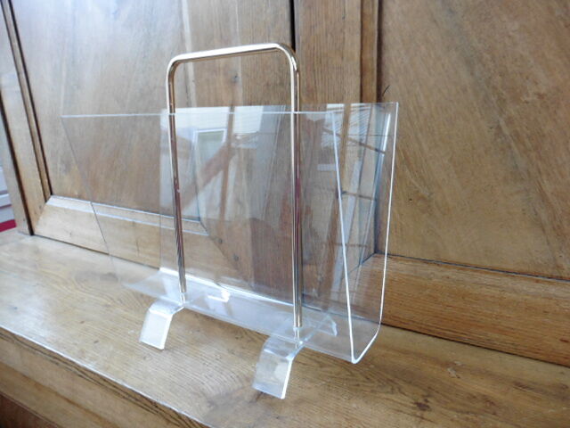 Porte revue vintage en plexiglas et laiton