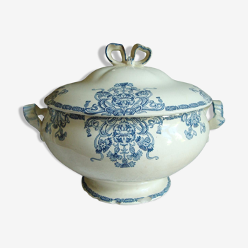 Soupière around 1880 with handles shaped ribbons