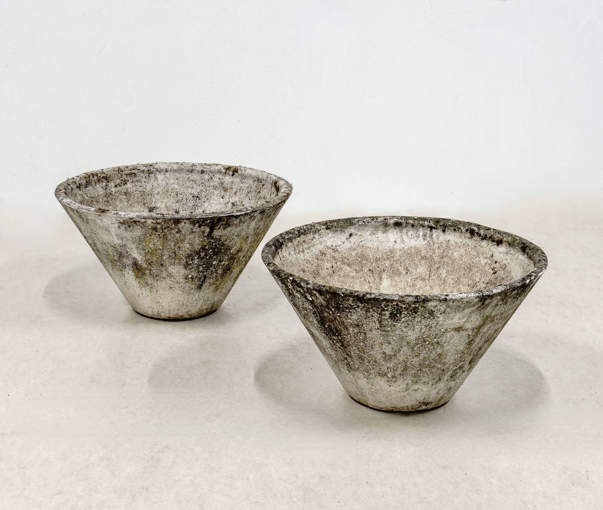 A pair of Willy Guhl planters. Switzerland 1960s