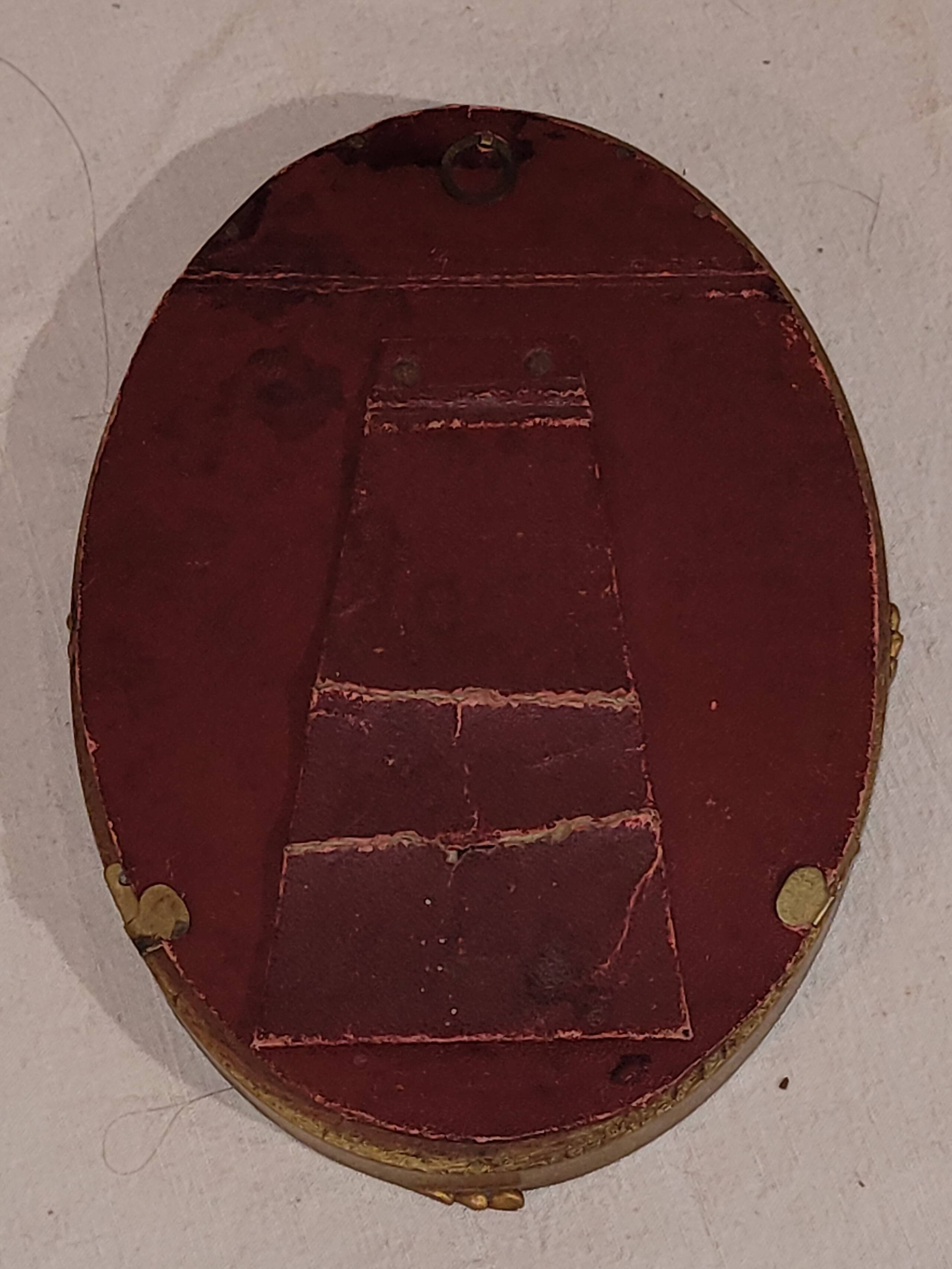 Small oval frame - old