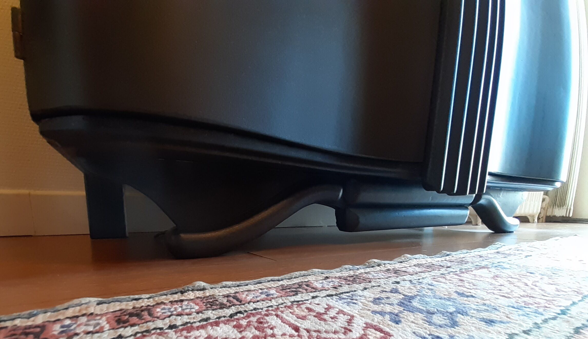 Buffet art deco black steel on marble or 2-door dresser