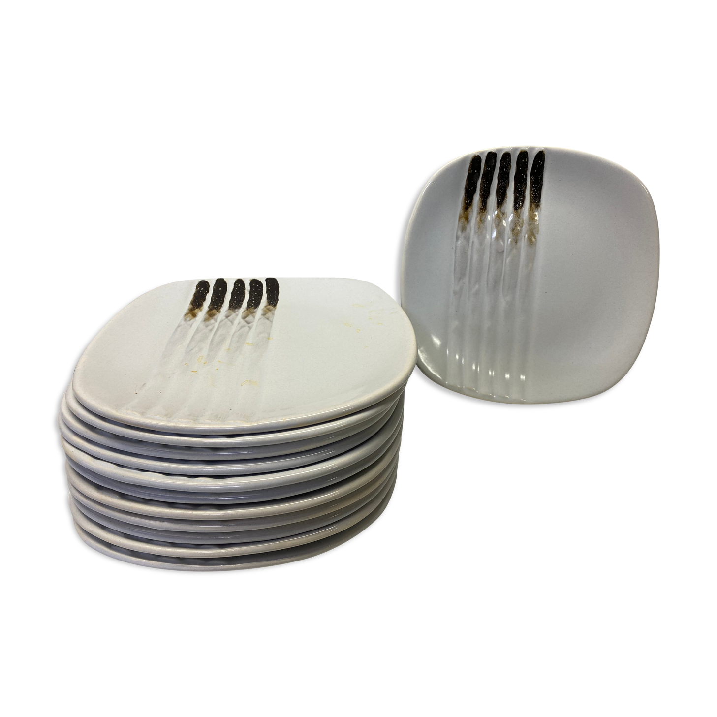 Set of 12 enamelled sandstone plates Saint Amand