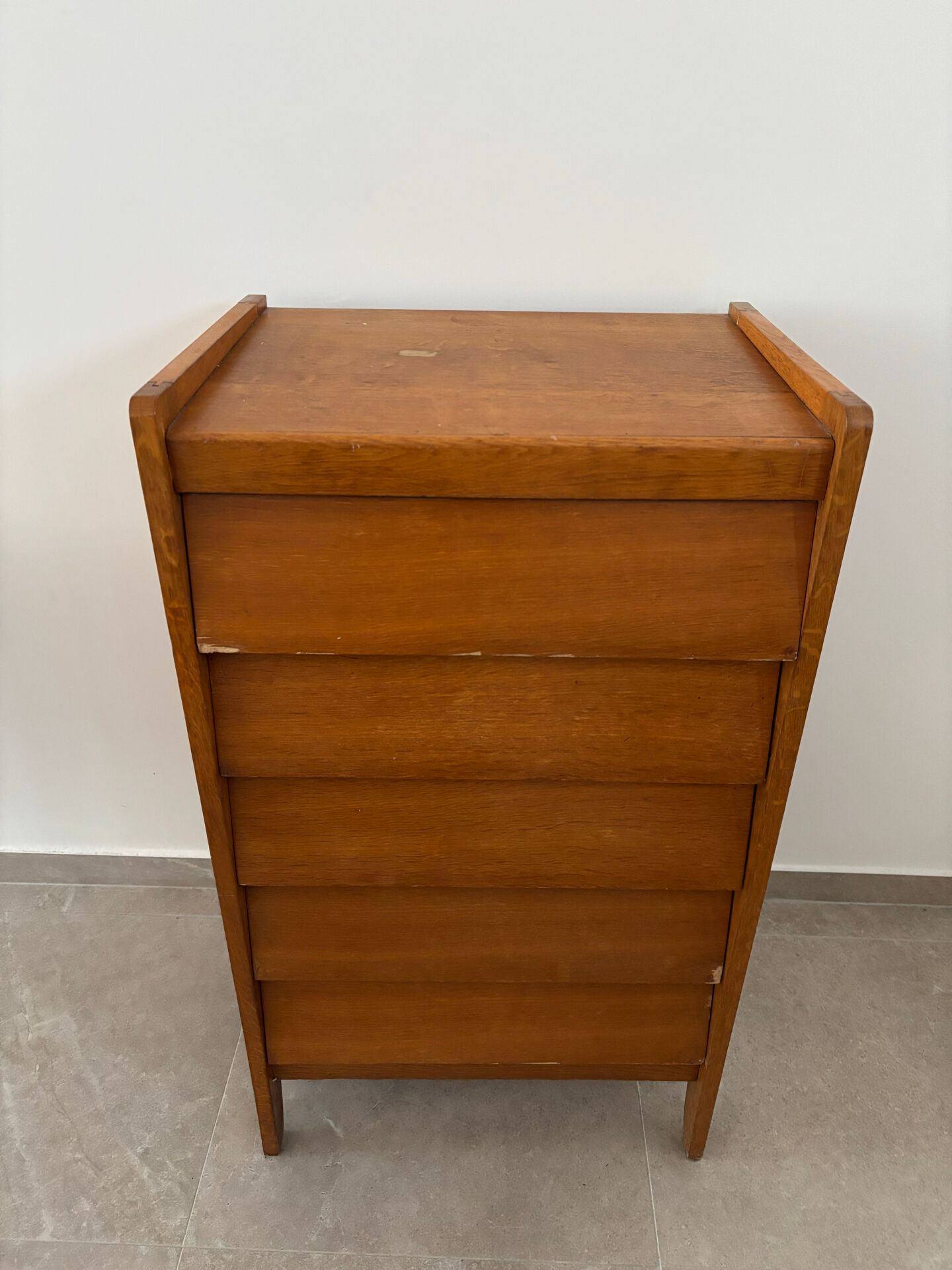 Weekly chest of drawers