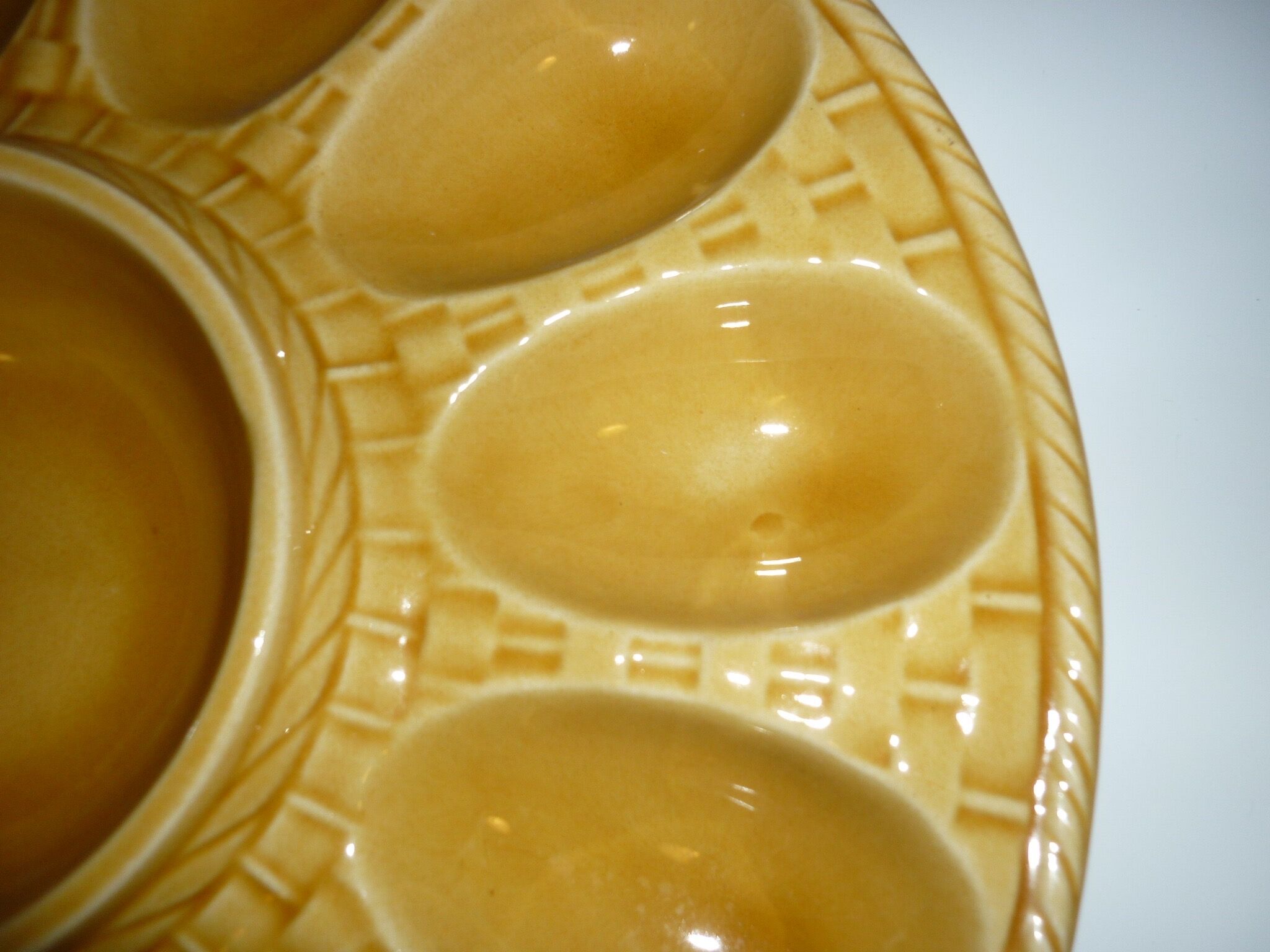 Assiette-plat de présentation pour oeufs