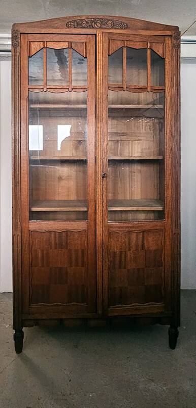 Parisian display cabinet in solid oak – 1950s – Authentic charm