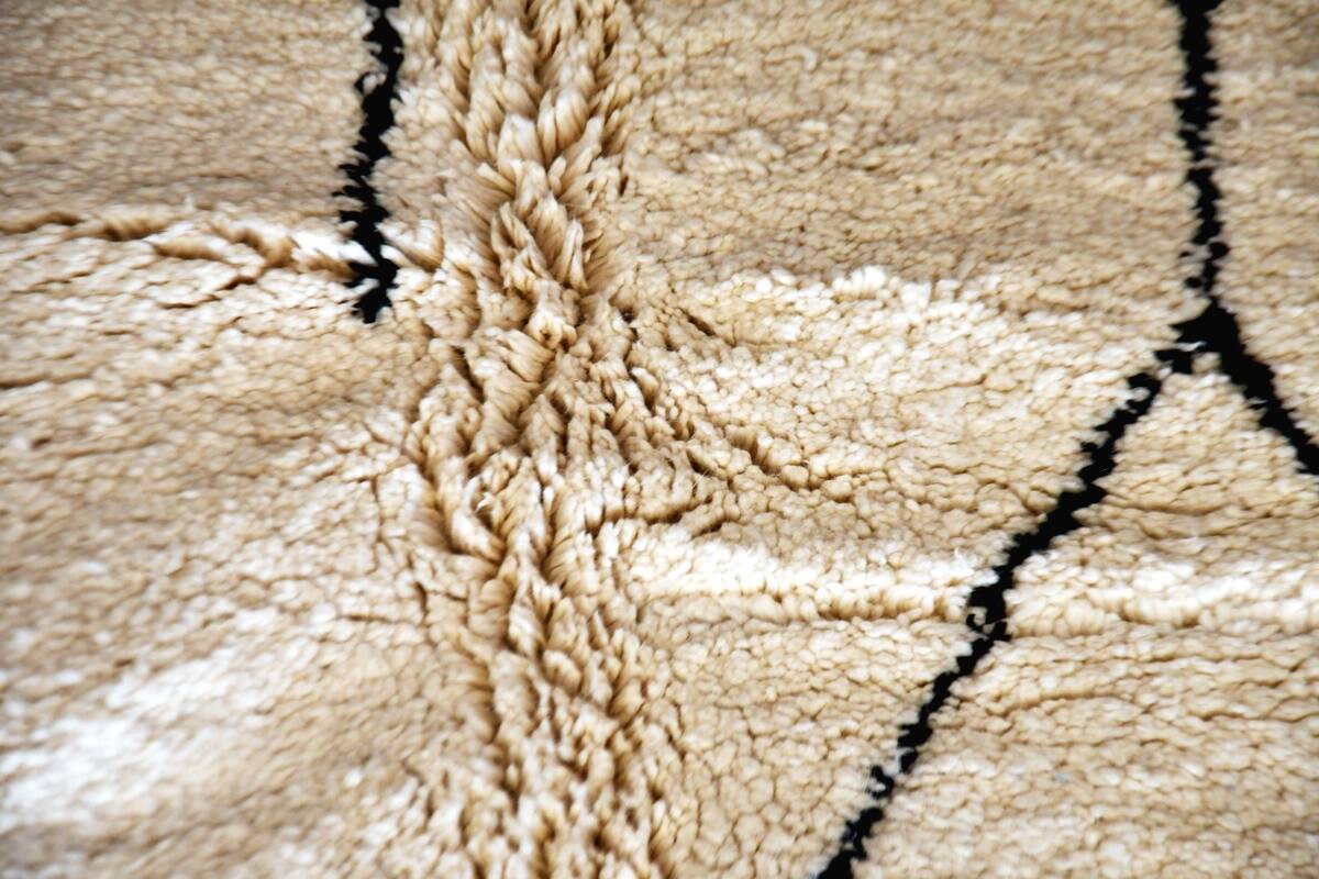 Beni Mrirt white rug 240 x 168 cm new