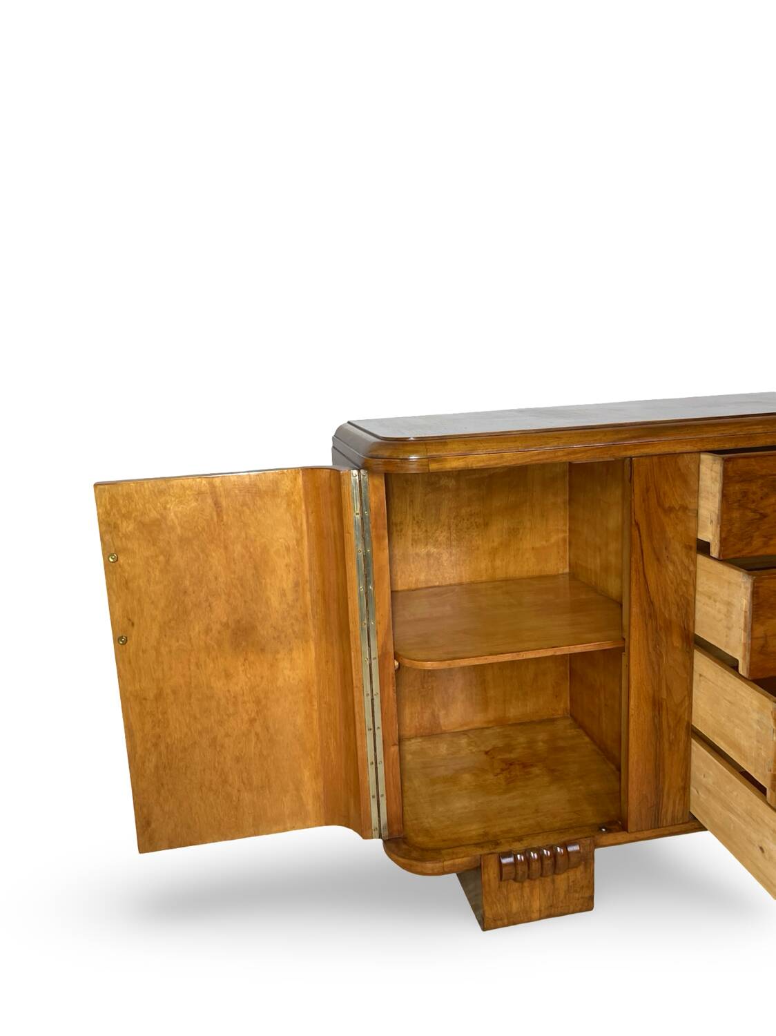 Buffet en noyer Art déco italien, de grande qualité.