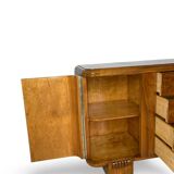 Buffet en noyer Art déco italien, de grande qualité.