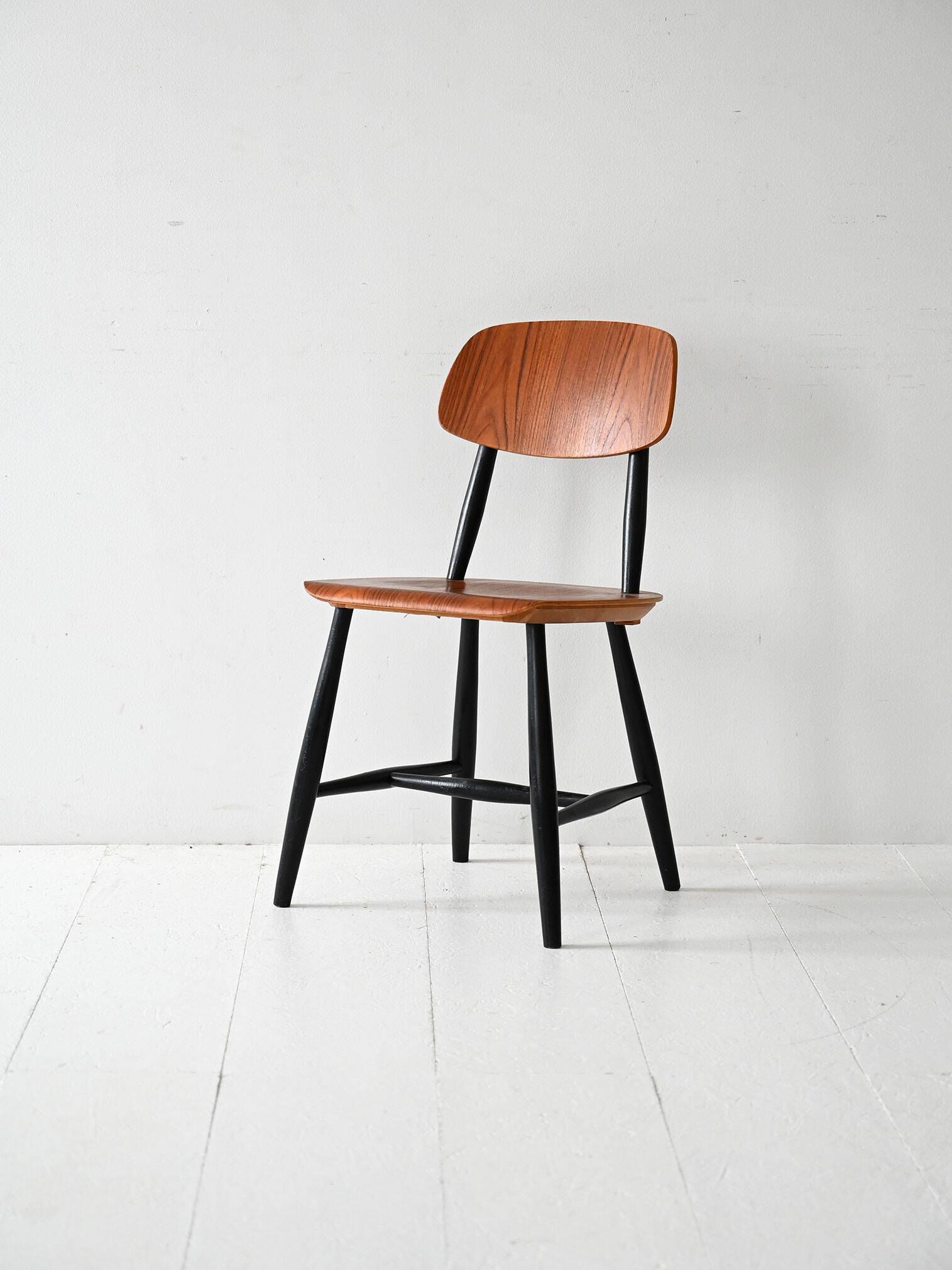 Vintage Scandinavian chair with black legs