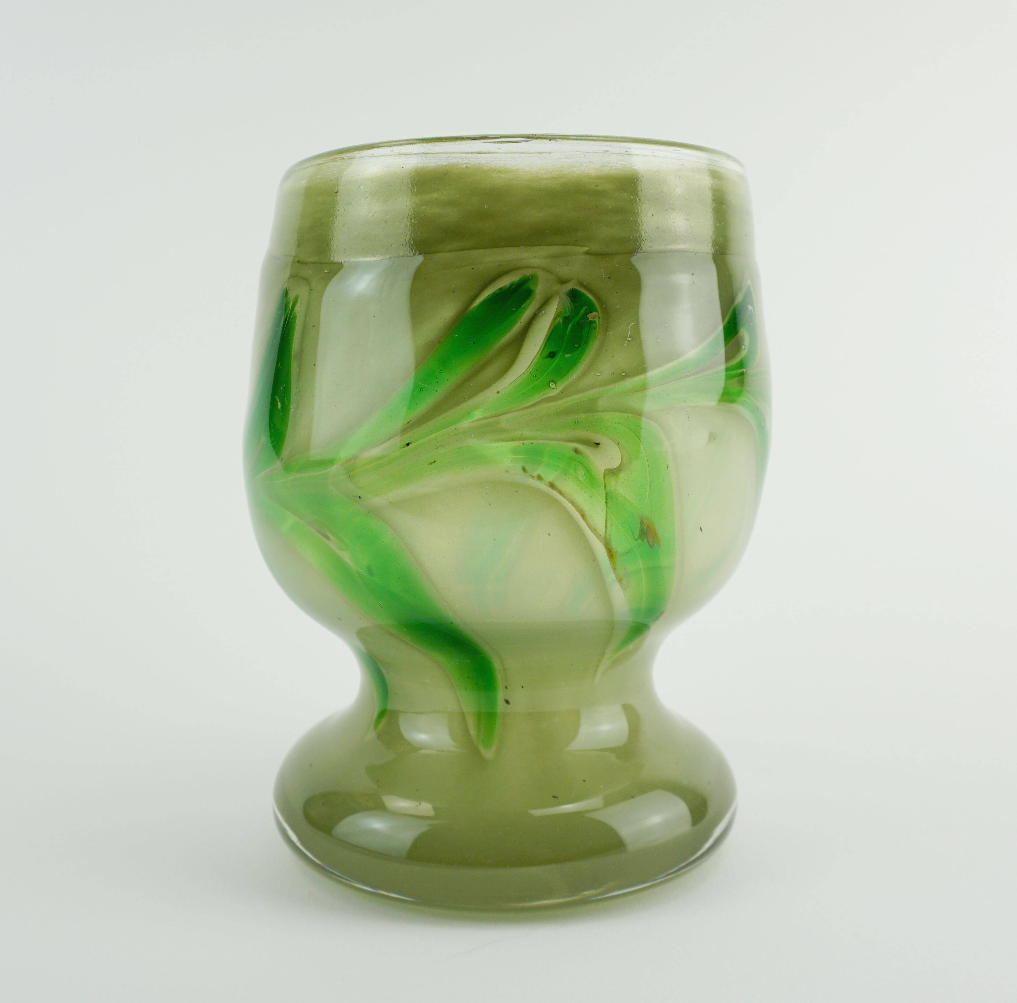 vase en verre vintage par Erwin Eisch, différentes nuances de vert et verre clair