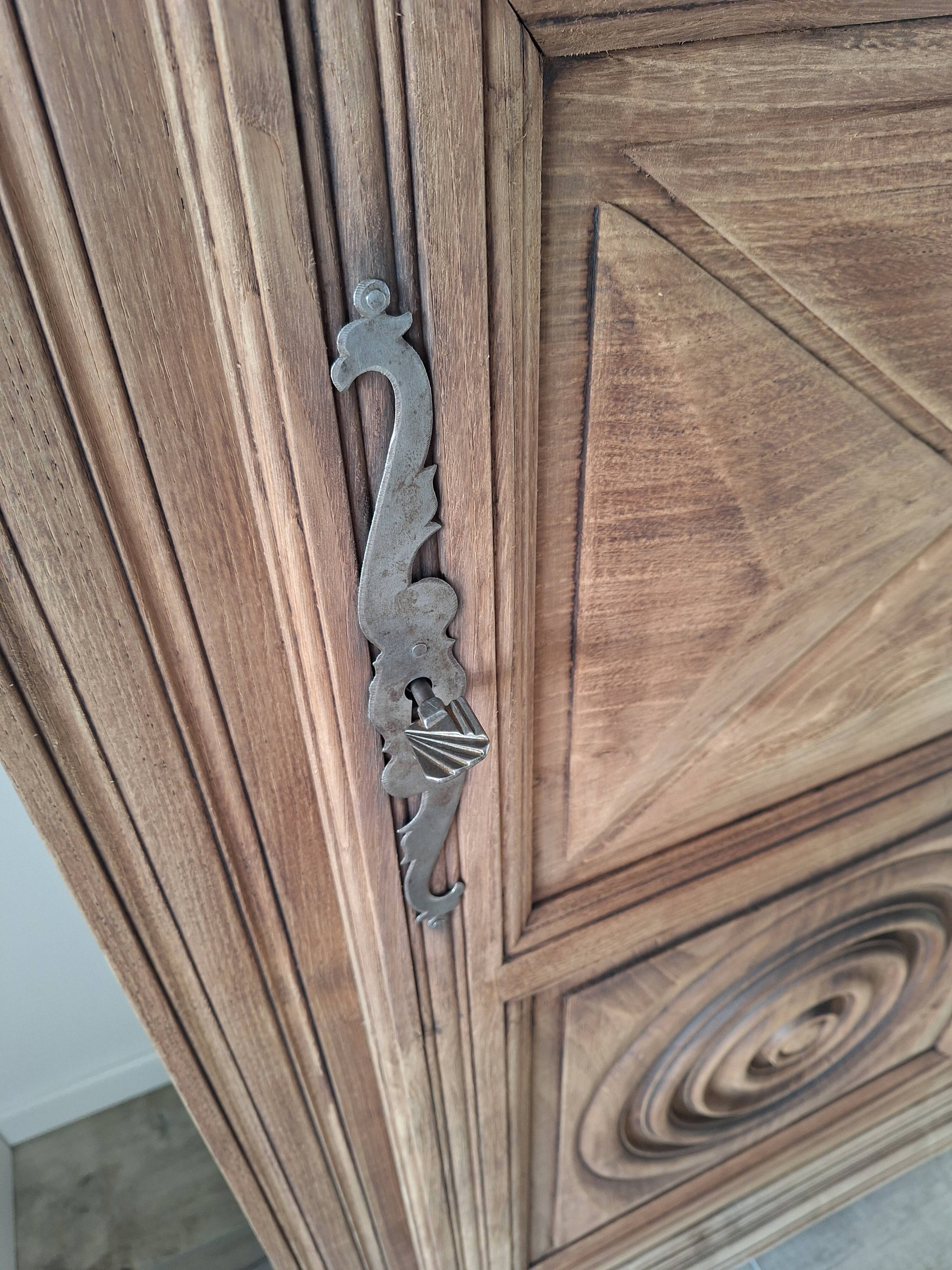 Oak solid bonnetière / wardrobe / dresser from 1940