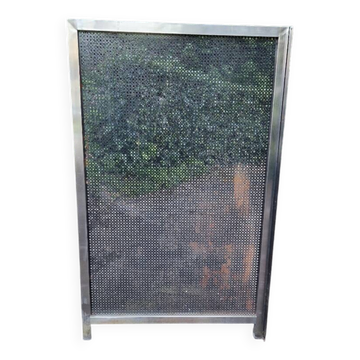 Metal screen partition