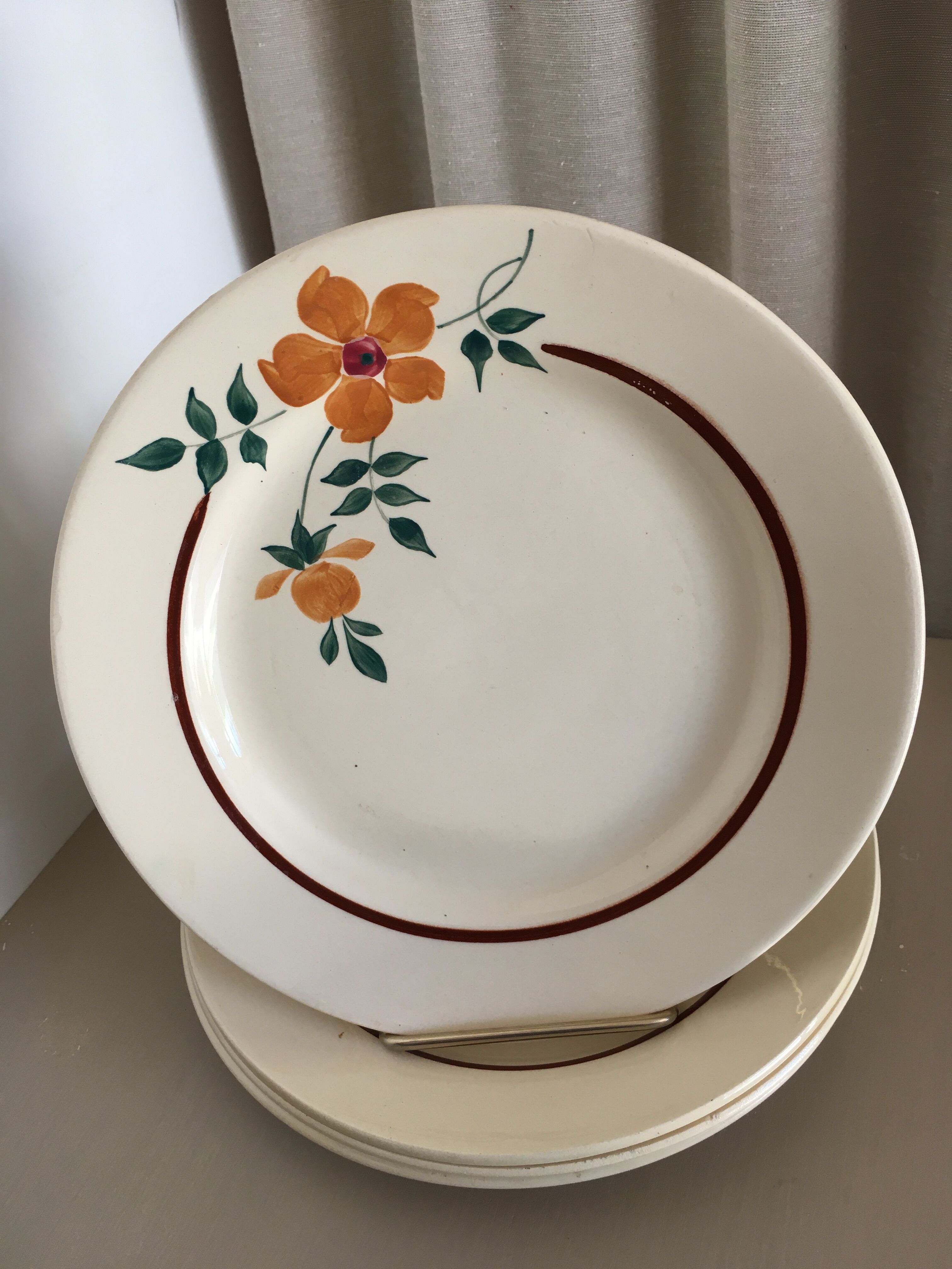 4 flat plates on earthenware st Amand model Amelie