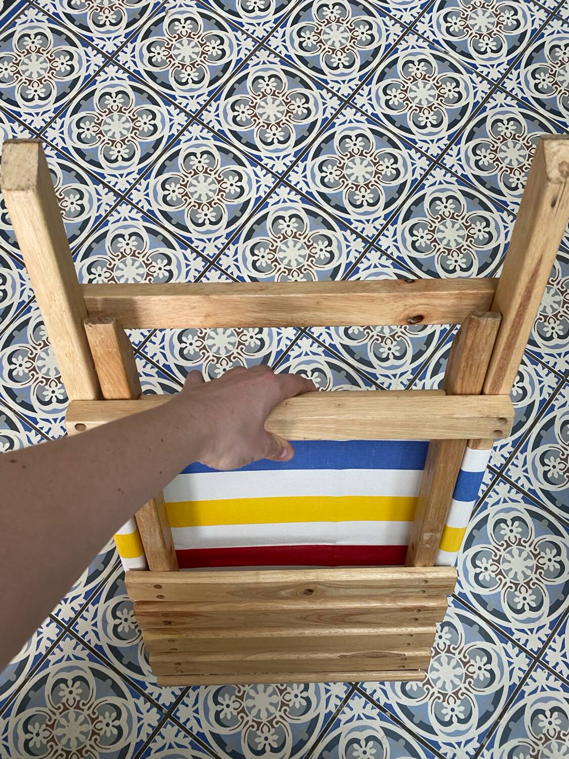 Folding chair in wood and striped fabric