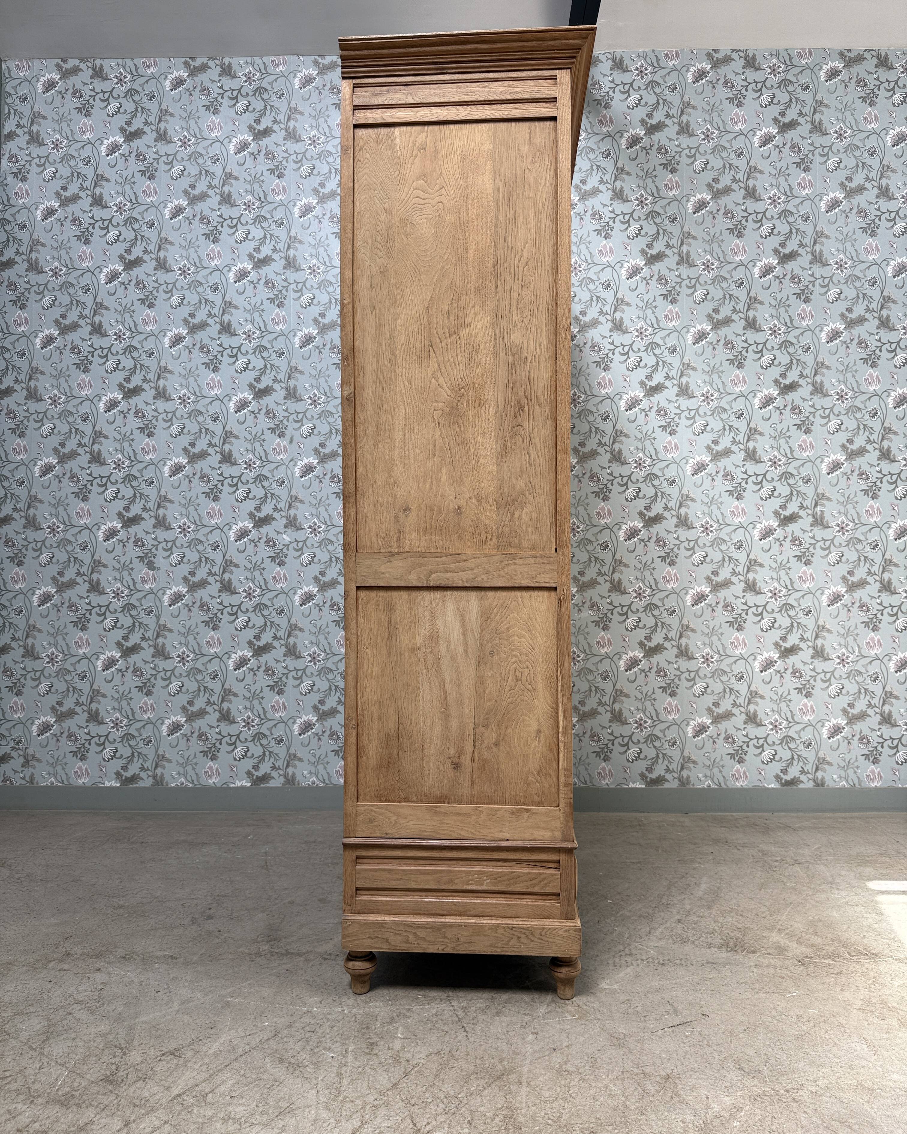 Armoire en chêne massif (rénovée)