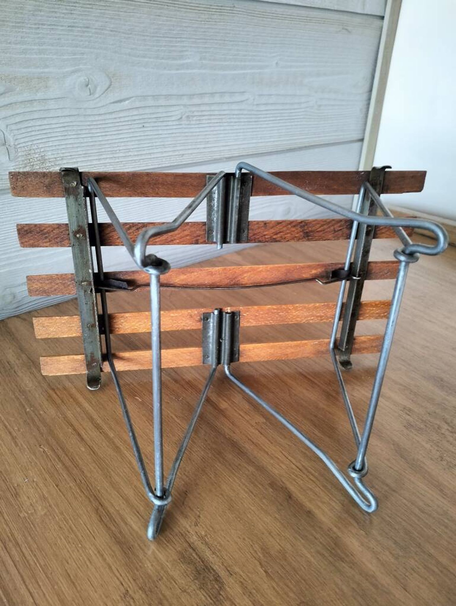 Tabouret pliant en bois