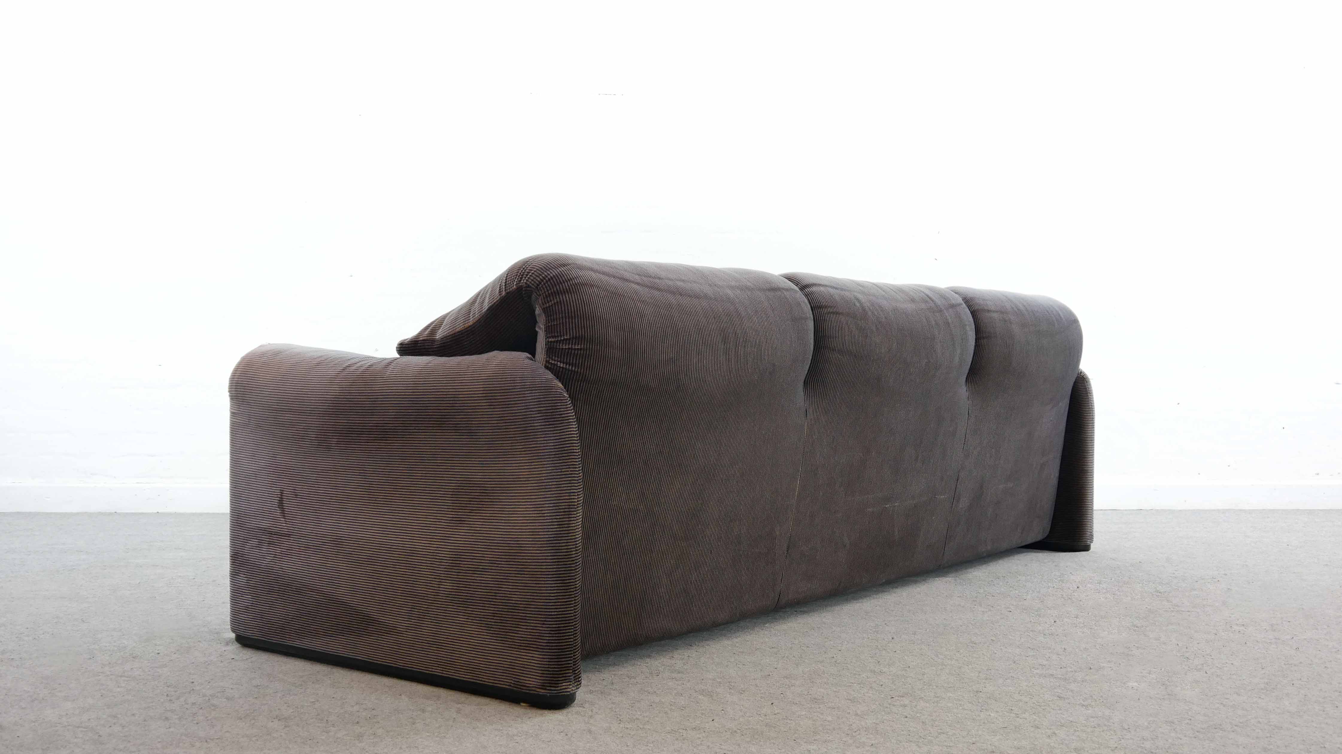 Maralunga 3-seat sofa by Vico Magistretti for Cassina, Italy